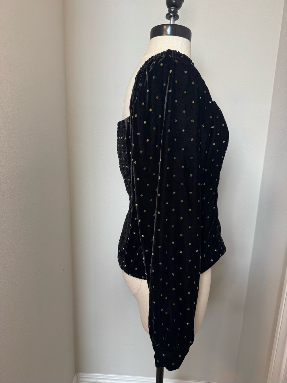Sézane Annelise Blouse in black velvet with metallic gold polka dots - Picture 5 of 10